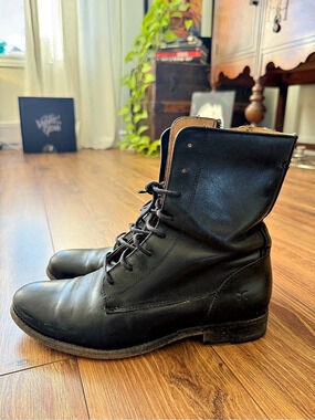 Frye Veronica Combat Boots Black Leather Lace-Up Boots